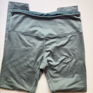 Mondetta PERFORMANCE + LUXURY Legging - Women’s Medium- Chevron print